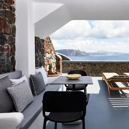 Caldera Horizon Grand Cave Oia, Santorini Private Terrace Outdoor Hot Tub Breathtaking Caldera Views *