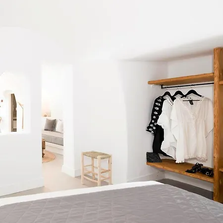 Caldera Horizon Grand Cave Oia, Santorini Private Terrace Outdoor Hot Tub Breathtaking Caldera Views *